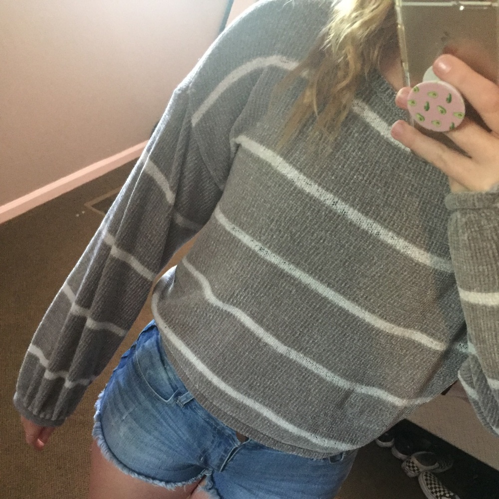 AMERICAN EAGLE gray sweater